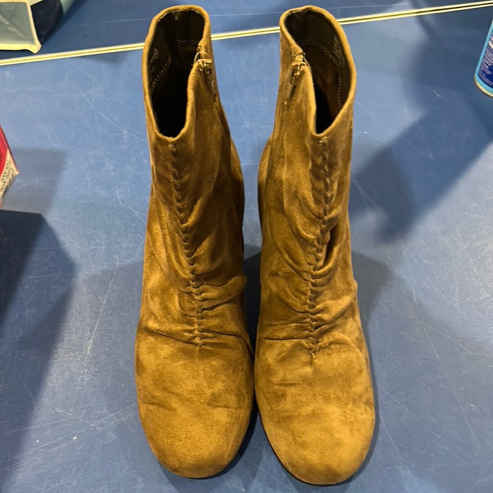 Aerosoles taupe suede booties